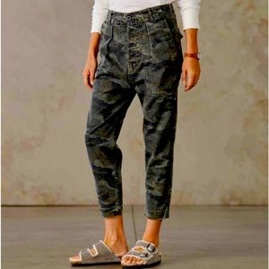 NWT Sundry Murphy Camo High Rise Crop Pants w/Button-fly closure SZ: 27